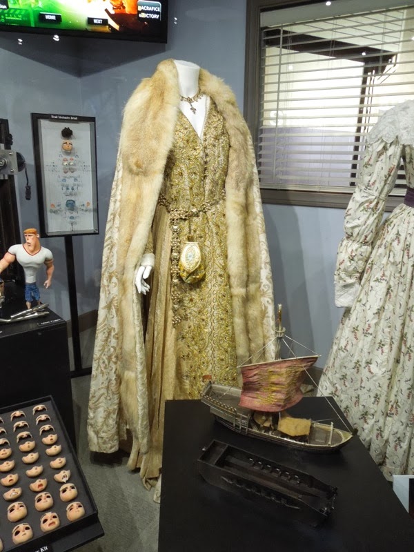 L�a Seydoux's royal costume and...